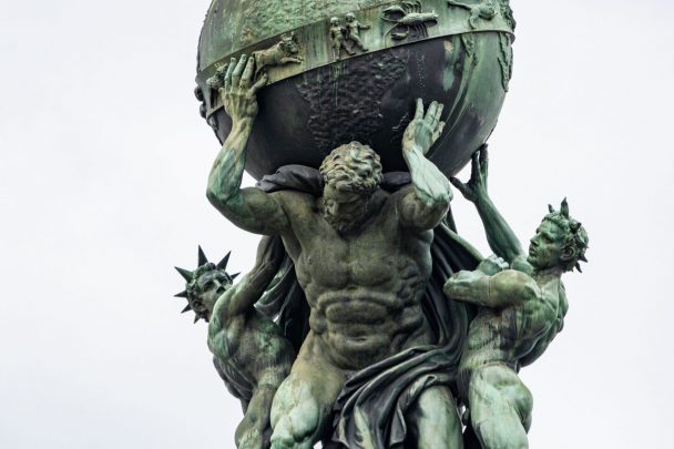 statue-of-atlas-stop-frankfurt-train-station-2026-01-07-23-32-26-utc(1)